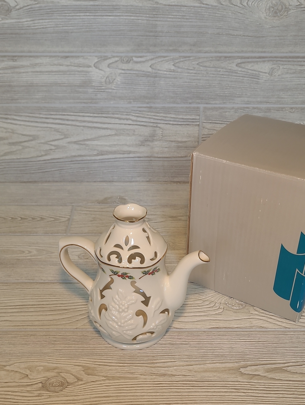 Partylite Holly Leafe Cafe Teapot